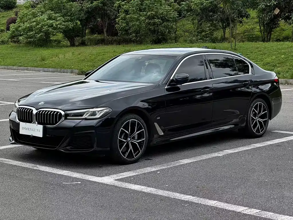 BMW 5 Series 2022 — фото 1