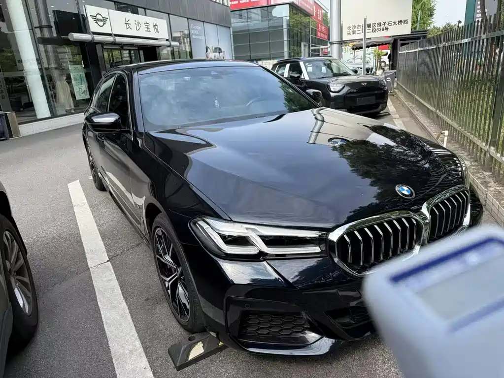 BMW 5 Series 2022 — фото 14