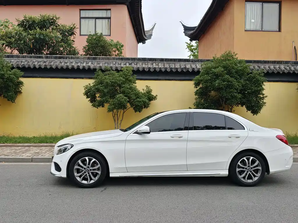 Mercedes-Benz C-Class 2017 — фото 19