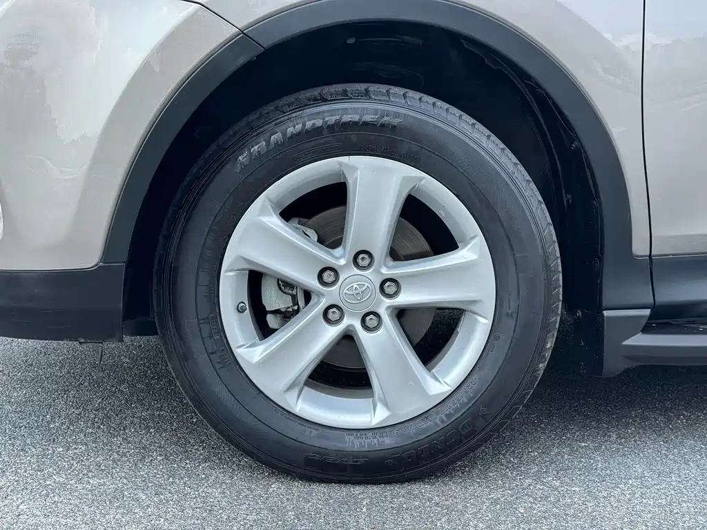 Toyota RAV4 2014 — фото 16