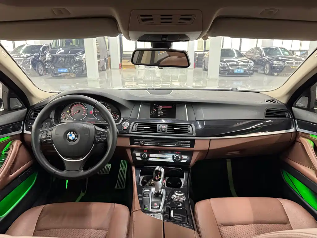BMW 5 Series 2016 — фото 11