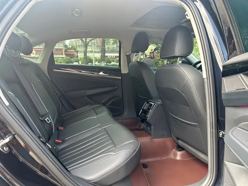Volkswagen Passat 2022