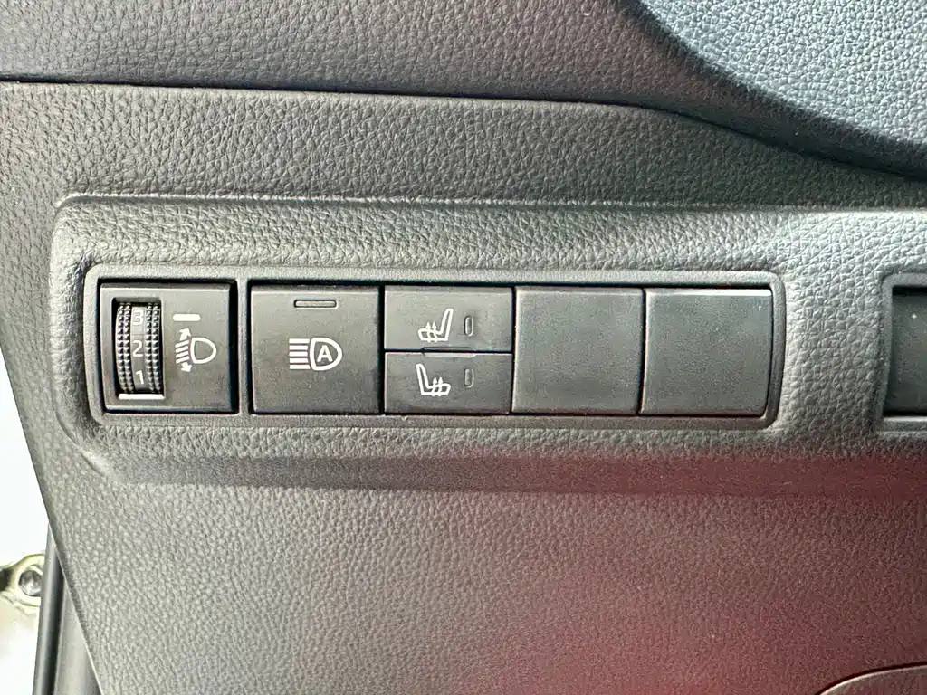 Toyota Corolla 2023 — фото 10