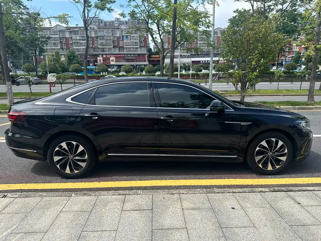 Volkswagen Passat 2022 — фото 13
