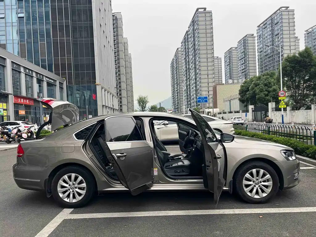 Volkswagen Passat 2015 — фото 16