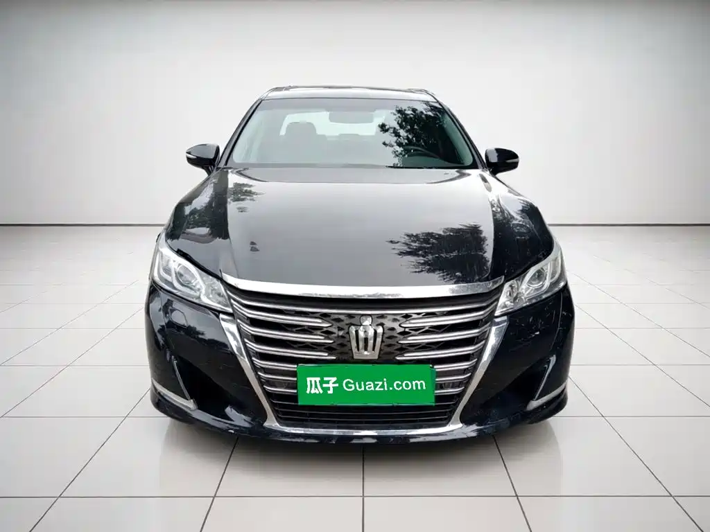 Toyota Crown 2016
