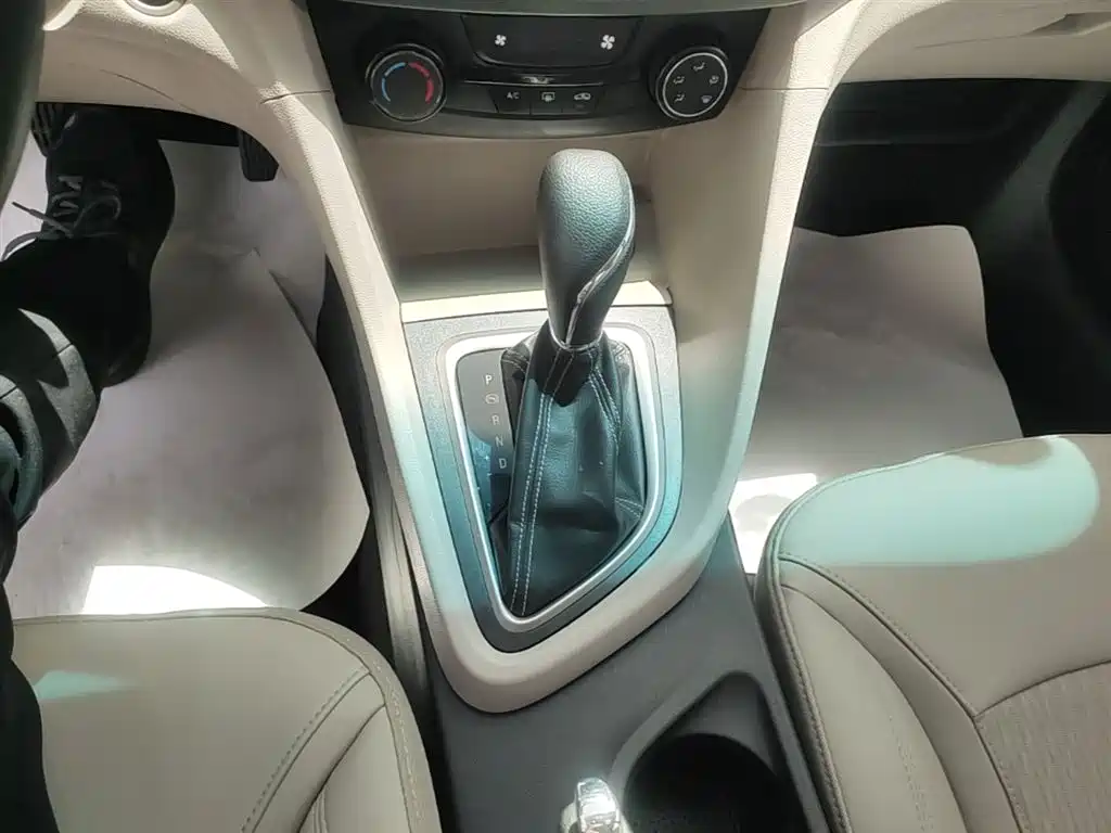 Buick Excelle 2017 — фото 14