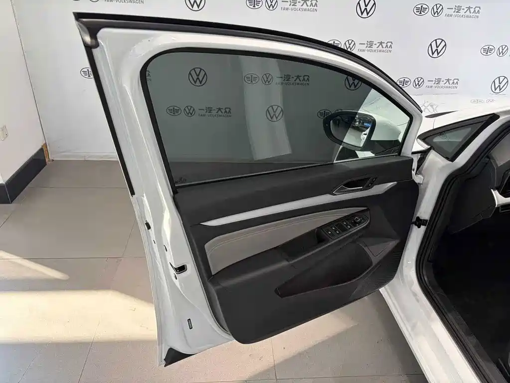 Volkswagen Golf 2024 — фото 8