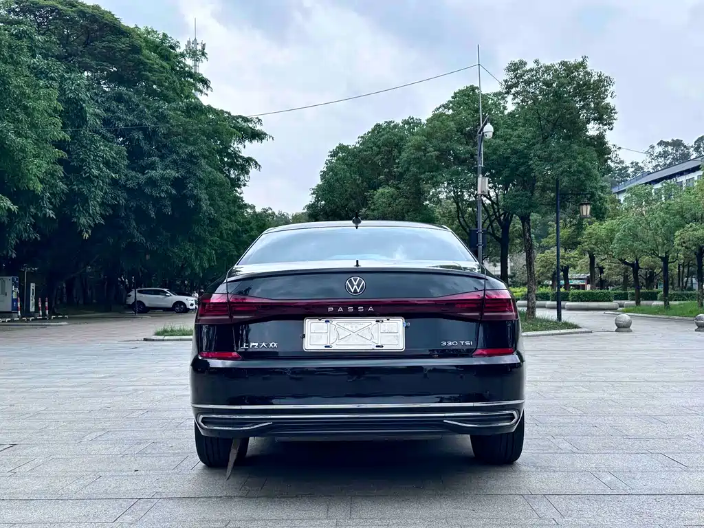 Volkswagen Passat 2023 — фото 11