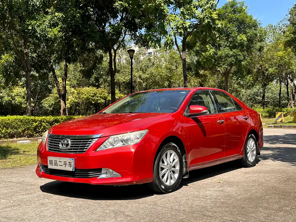 Toyota Camry 2014 — фото 1