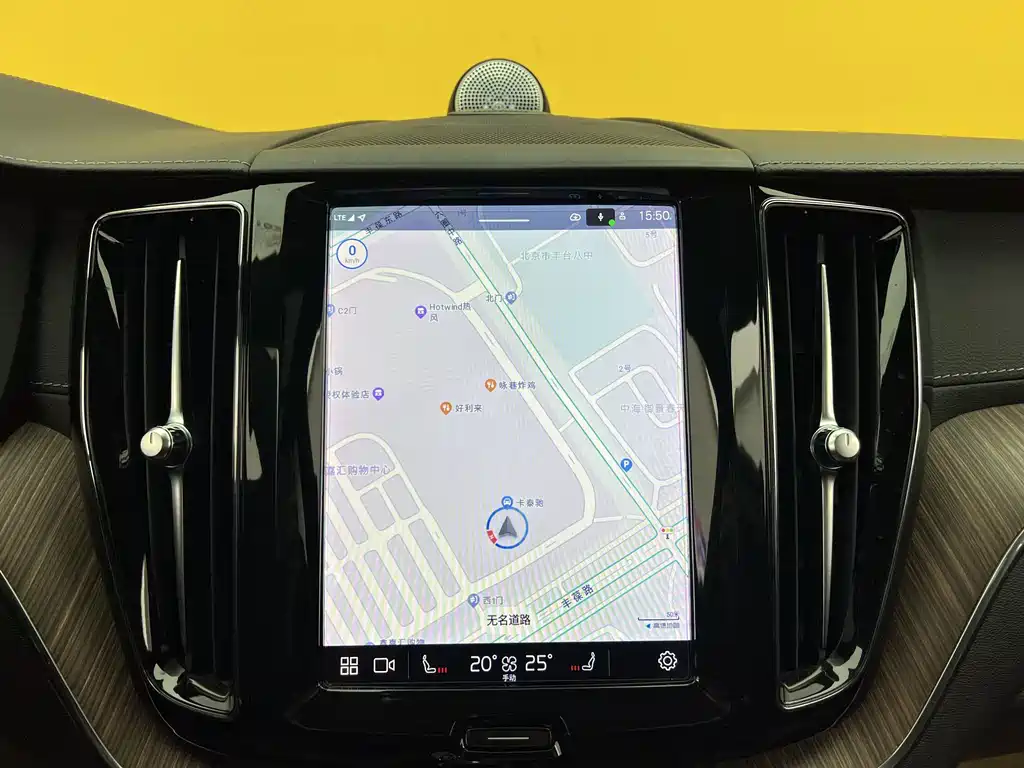 Volvo XC60 2022 — фото 22