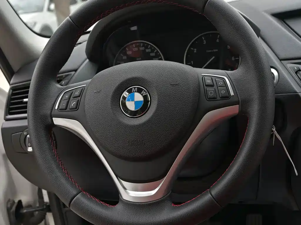 BMW X1 2013 — фото 9