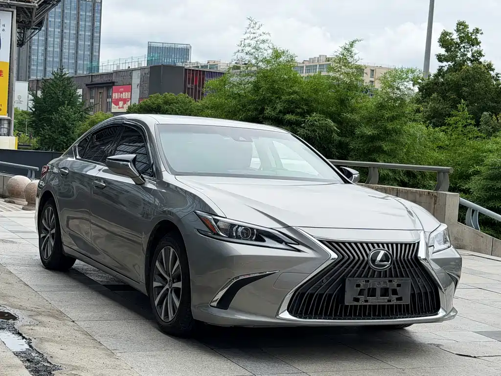 Lexus ES 2019 — фото 4
