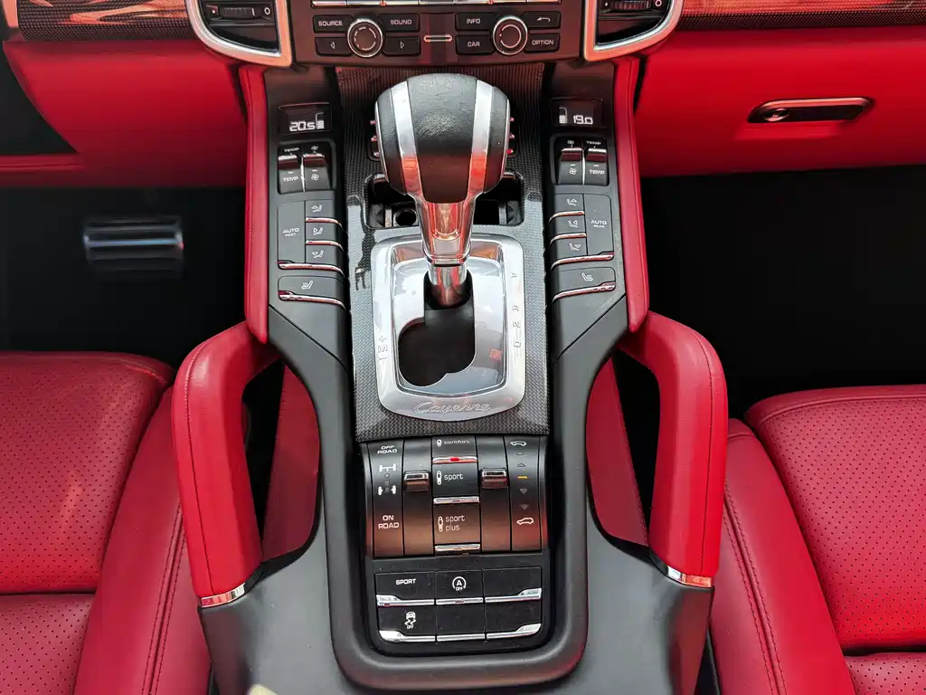 Porsche Cayenne 2016 — фото 18