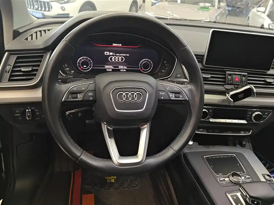 Audi Q5L 2019 — фото 15