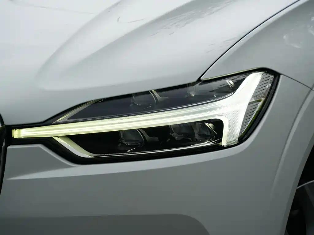 Volvo XC60 2020 — фото 7