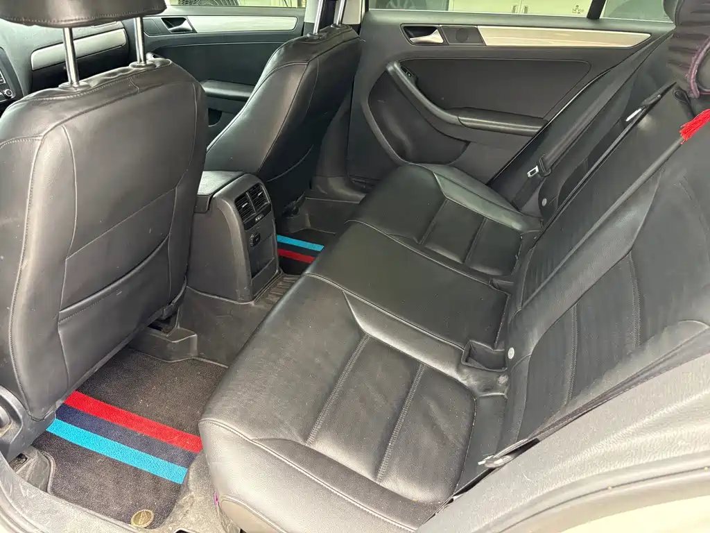 Volkswagen Sagitar 2013
