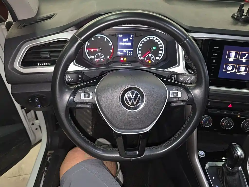 Volkswagen T-Roc 2023 — фото 11