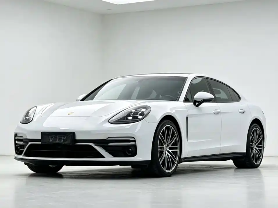 Porsche Panamera 2018 — фото 1