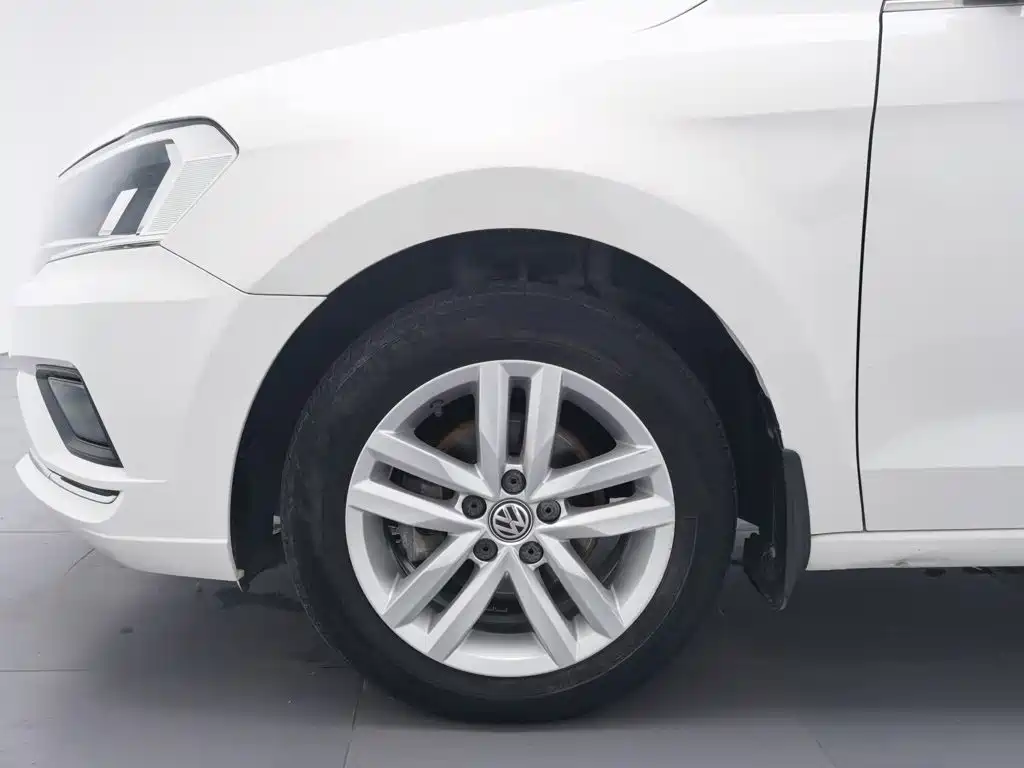 Volkswagen Jetta 2017 — фото 17