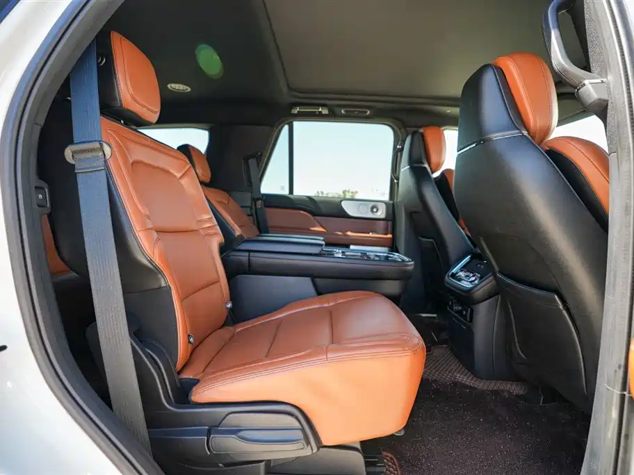 Lincoln Navigator 2021 — фото 12