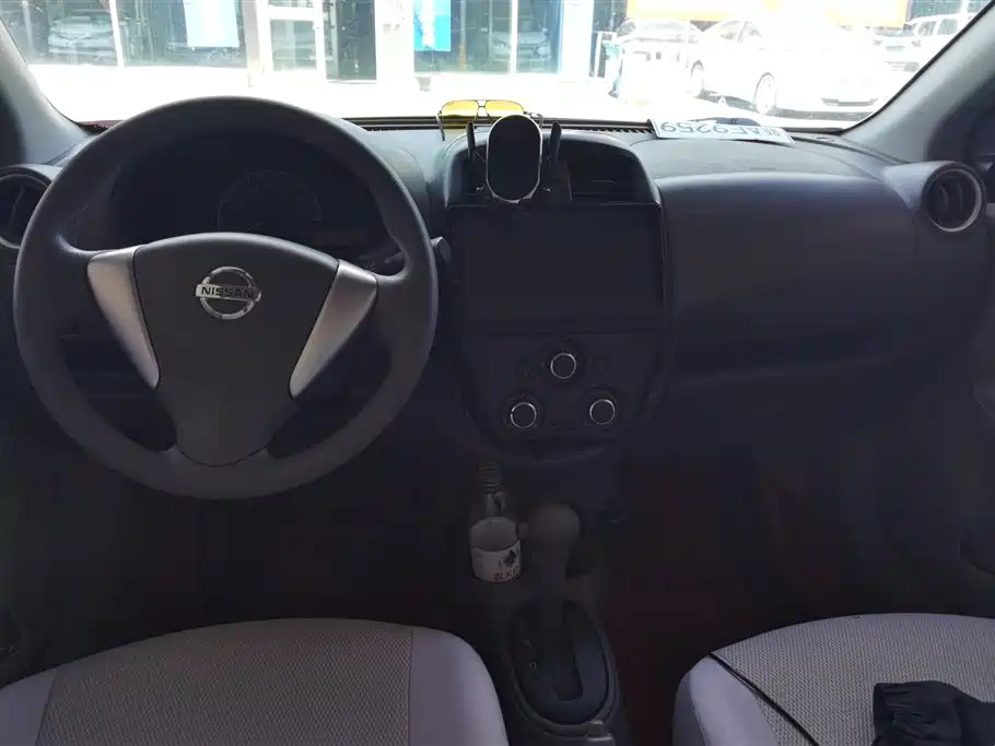 Nissan Sunny 2019 — фото 12