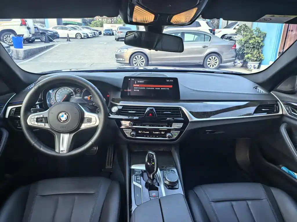 BMW 5 Series 2018 — фото 14