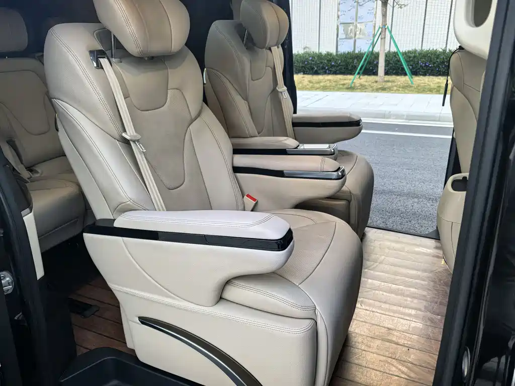 Mercedes-Benz V-Class 2022 — фото 14