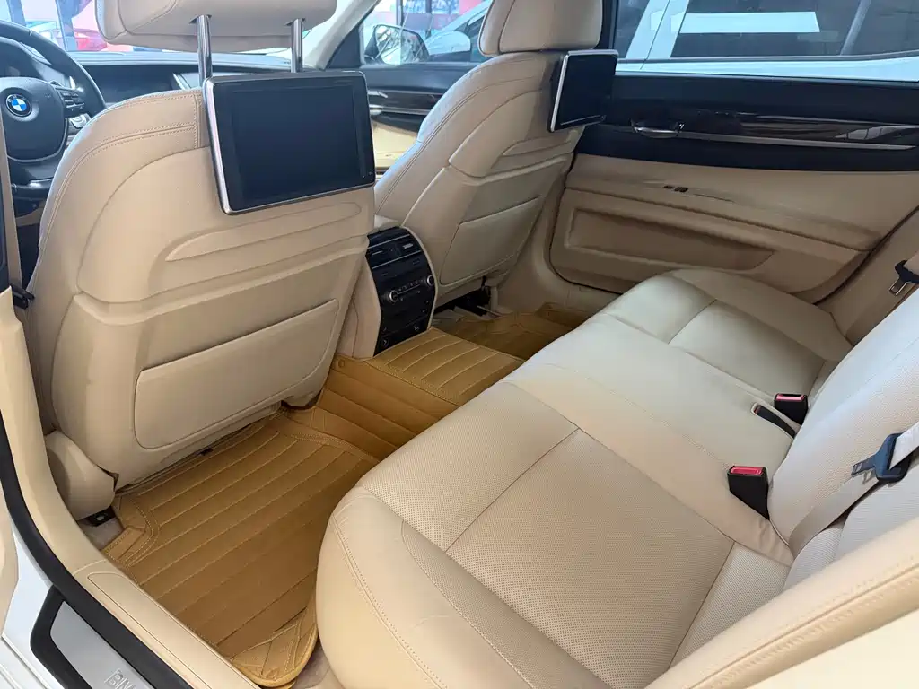 BMW 7 Series 2013 — фото 13