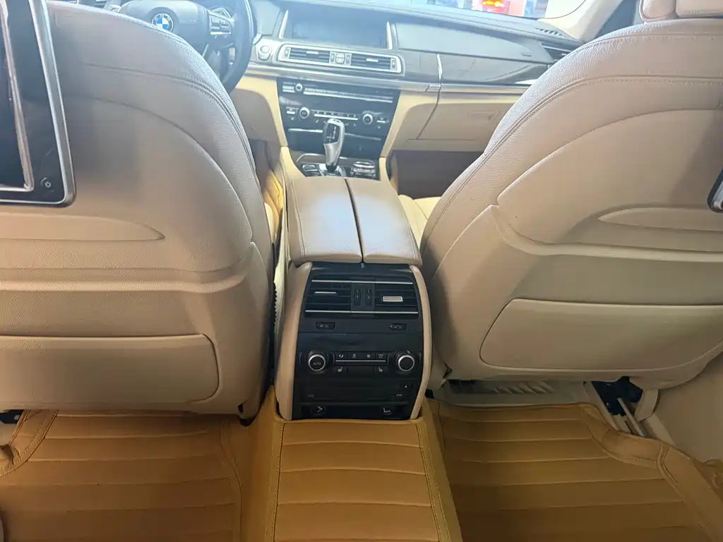 BMW 7 Series 2013 — фото 11