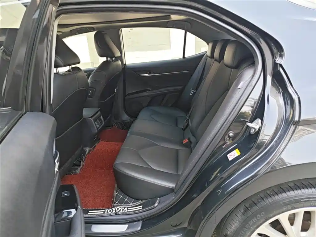Toyota Camry 2018 — фото 17