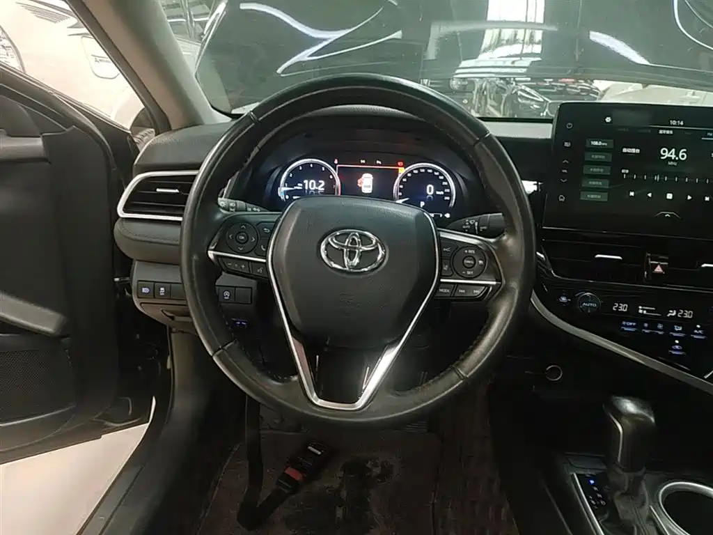 Toyota Camry 2023 — фото 11