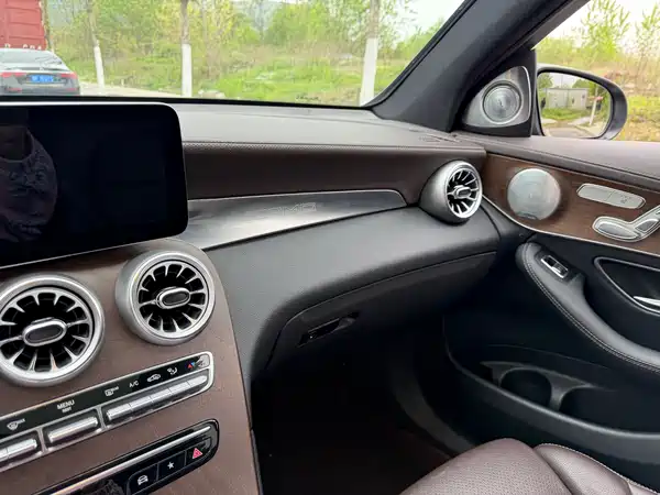 Mercedes-Benz GLC 2023