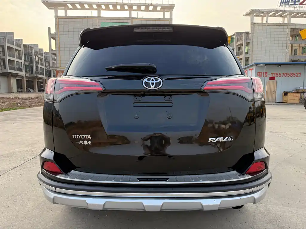 Toyota RAV4 2019 — фото 4