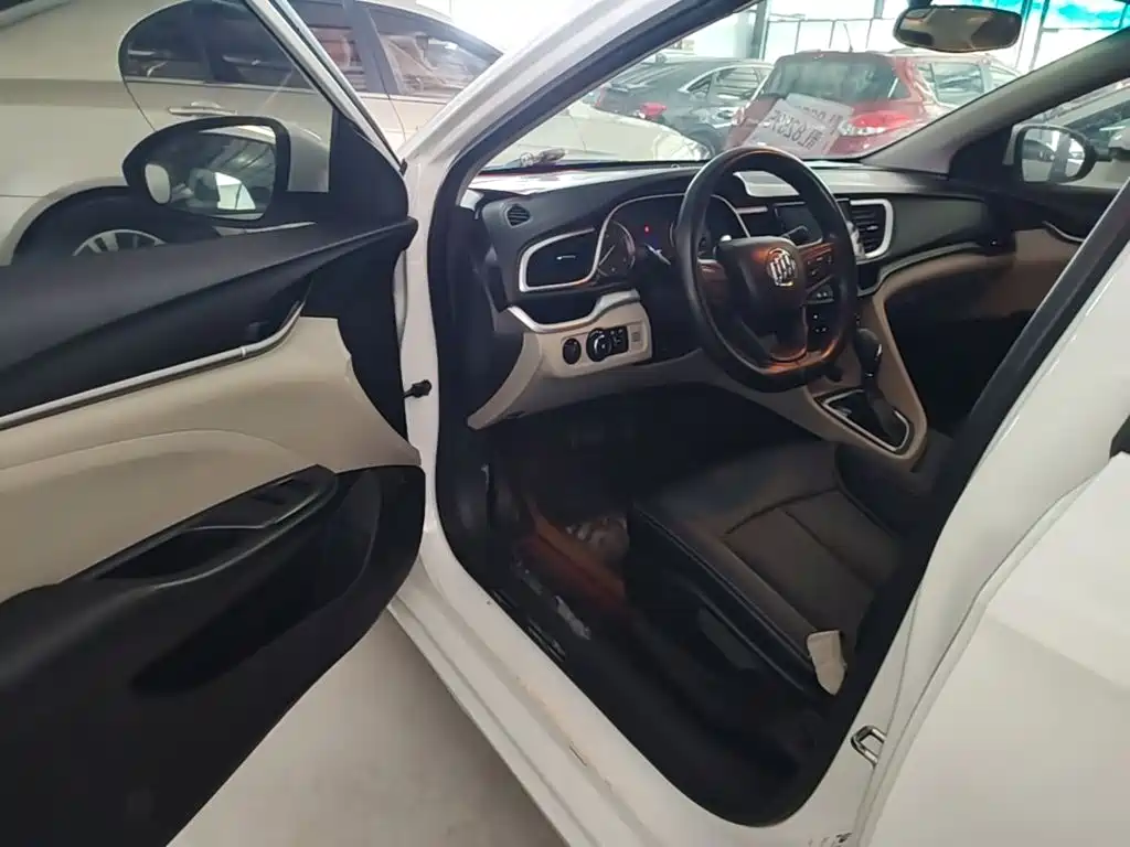 Buick Excelle 2019 — фото 16