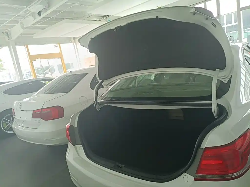 Toyota Camry 2014 — фото 19