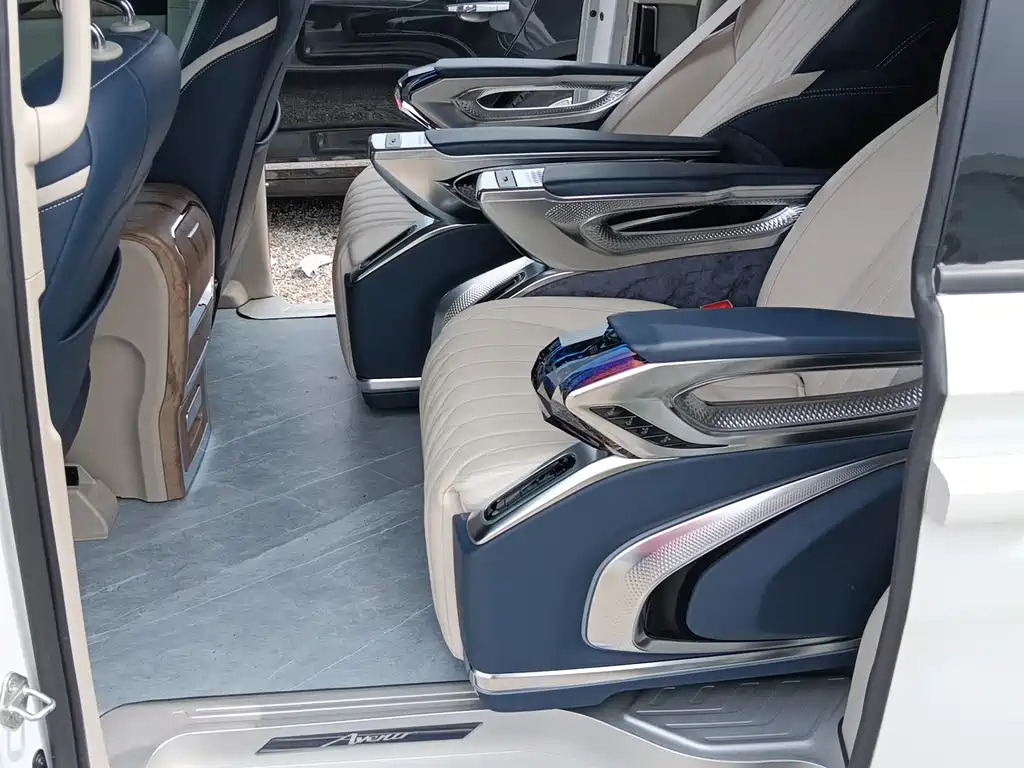 Buick GL8 2017 — фото 12
