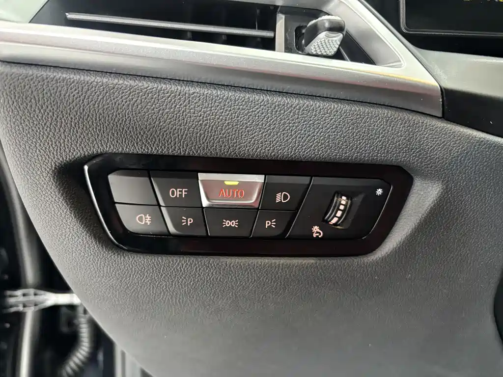 BMW 3 Series 2025 — фото 14