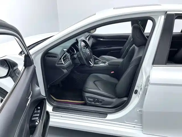 Toyota Camry 2022 — фото 12
