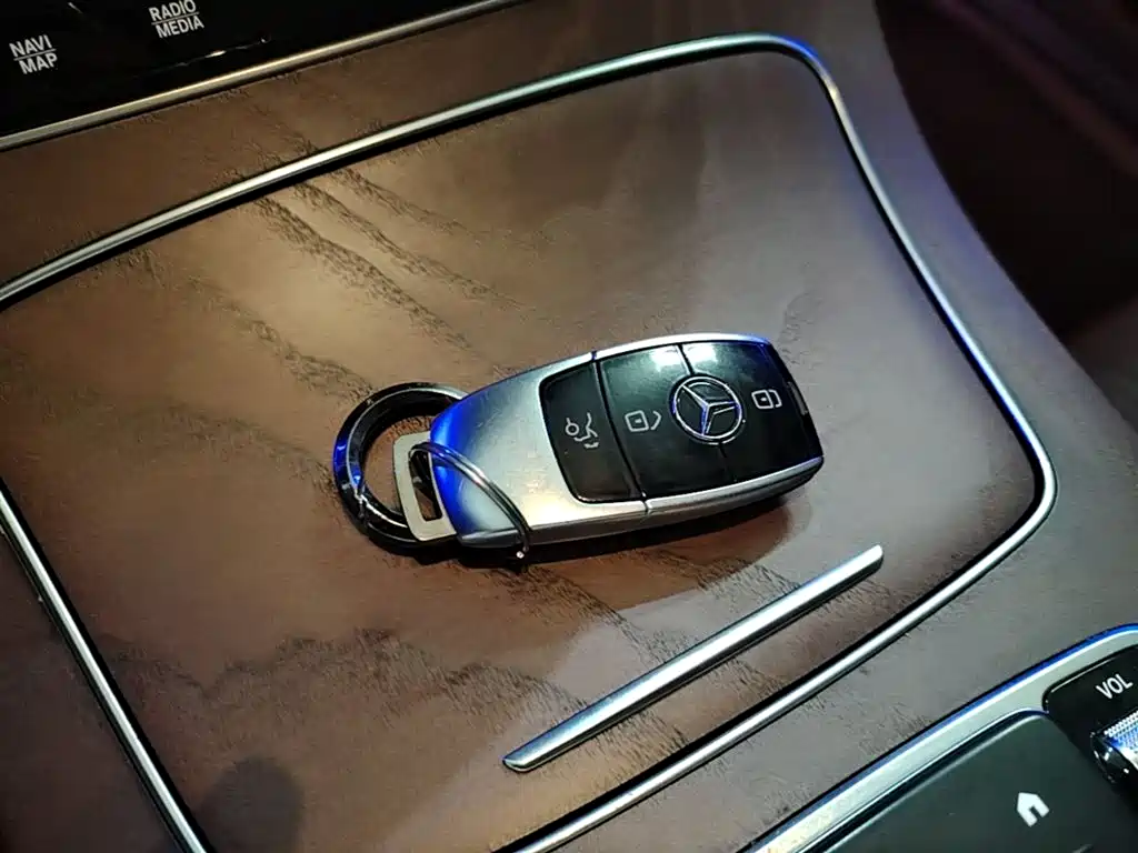 Mercedes-Benz E-Class 2023 — фото 9