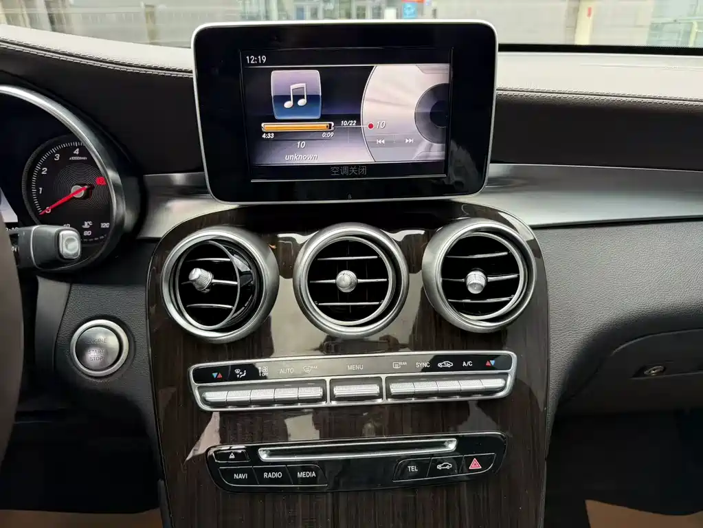 Mercedes-Benz GLC 2018 — фото 20
