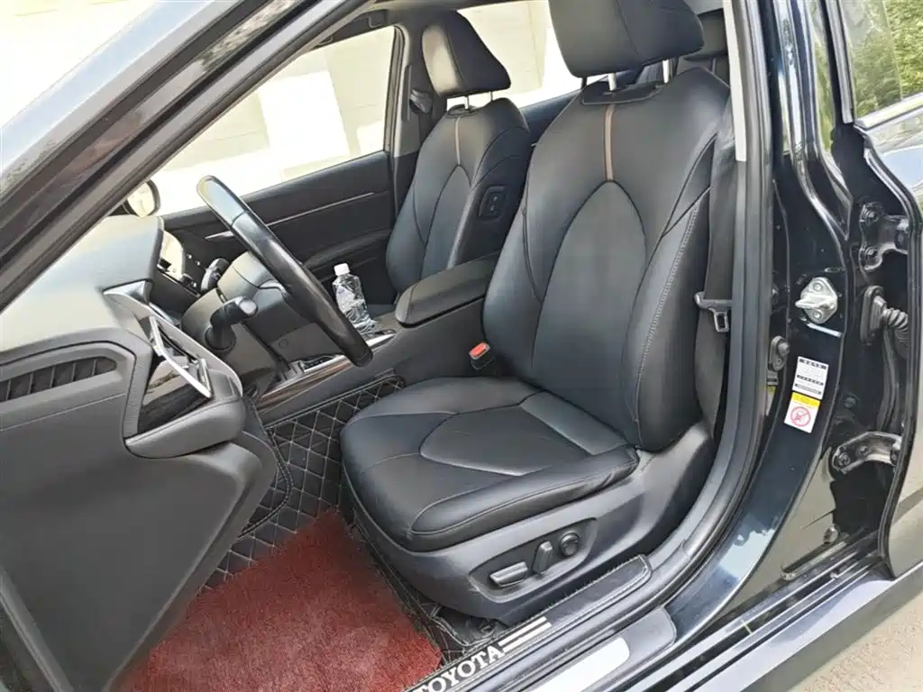 Toyota Camry 2018 — фото 15