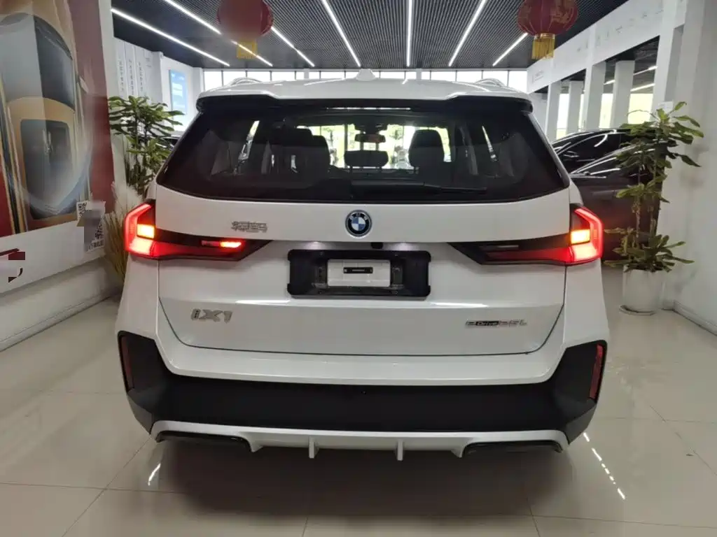 BMW iX1 2025