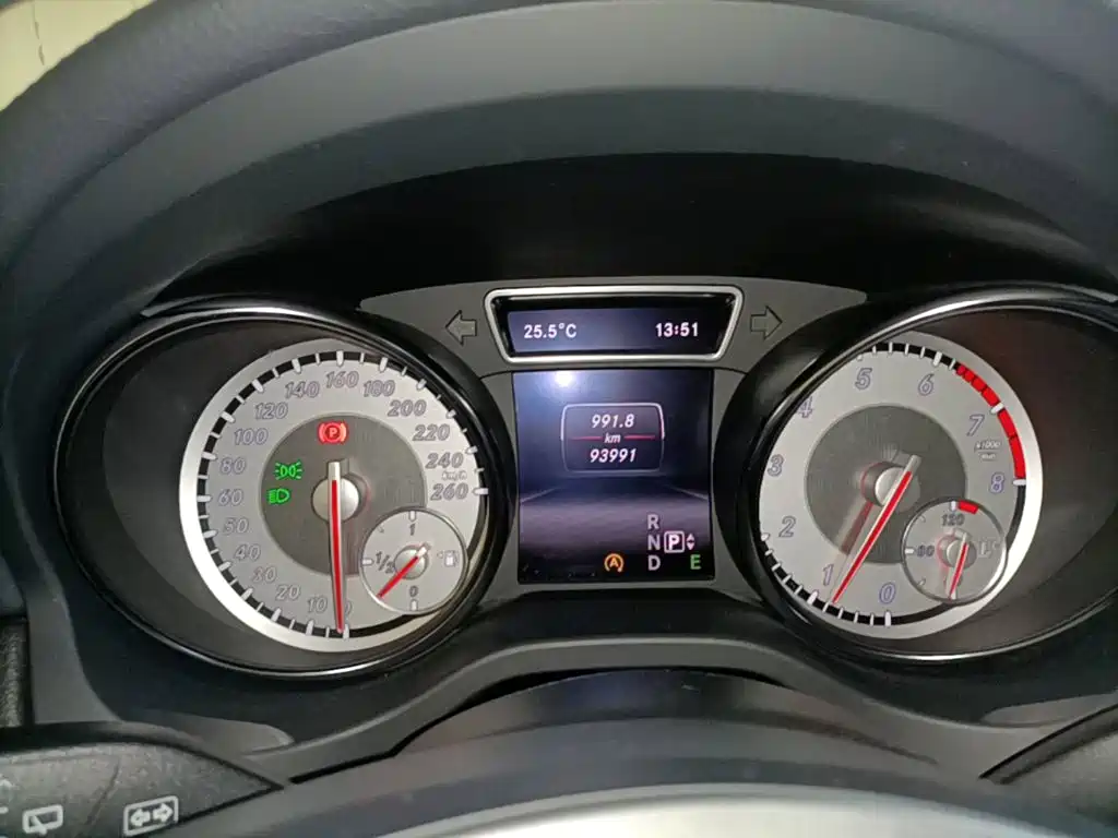 Mercedes-Benz GLA 2015 — фото 12