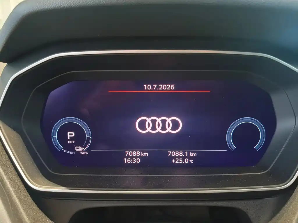 Audi Q4 e-tron 2025 — фото 9