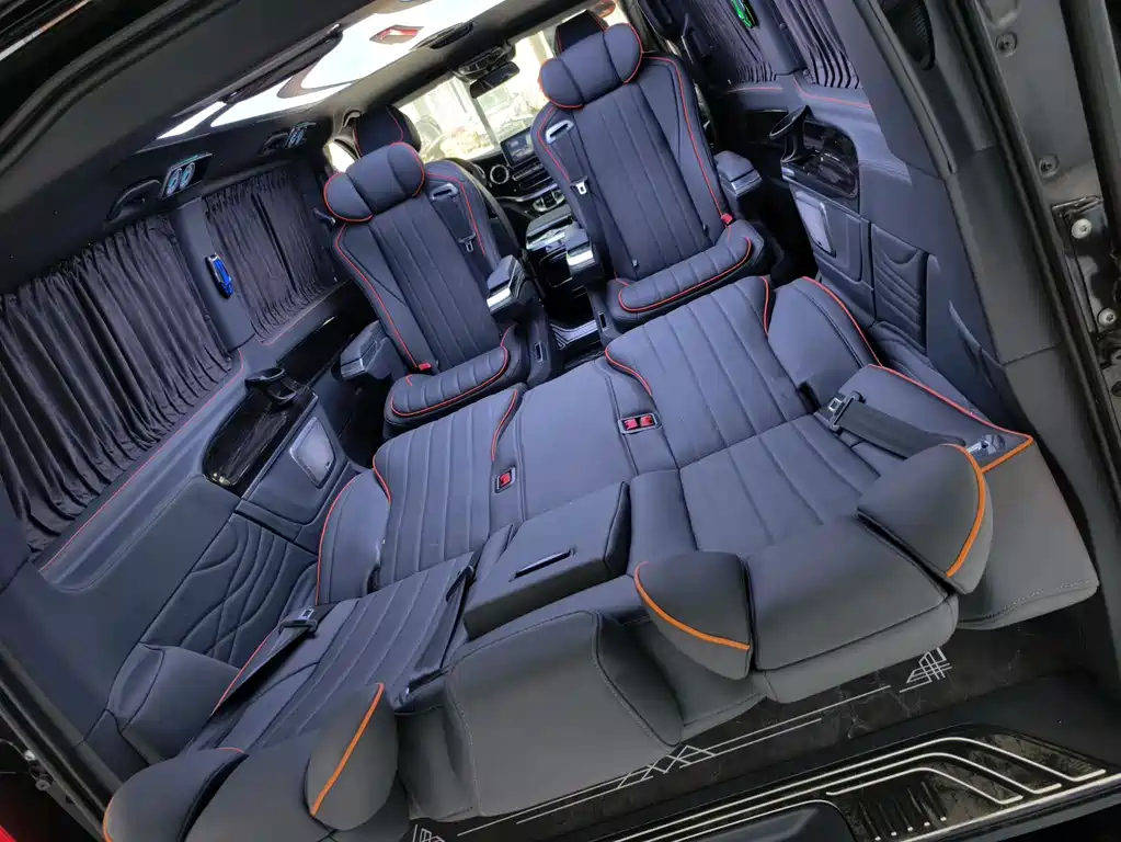 Mercedes-Benz V-Class 2020 — фото 19