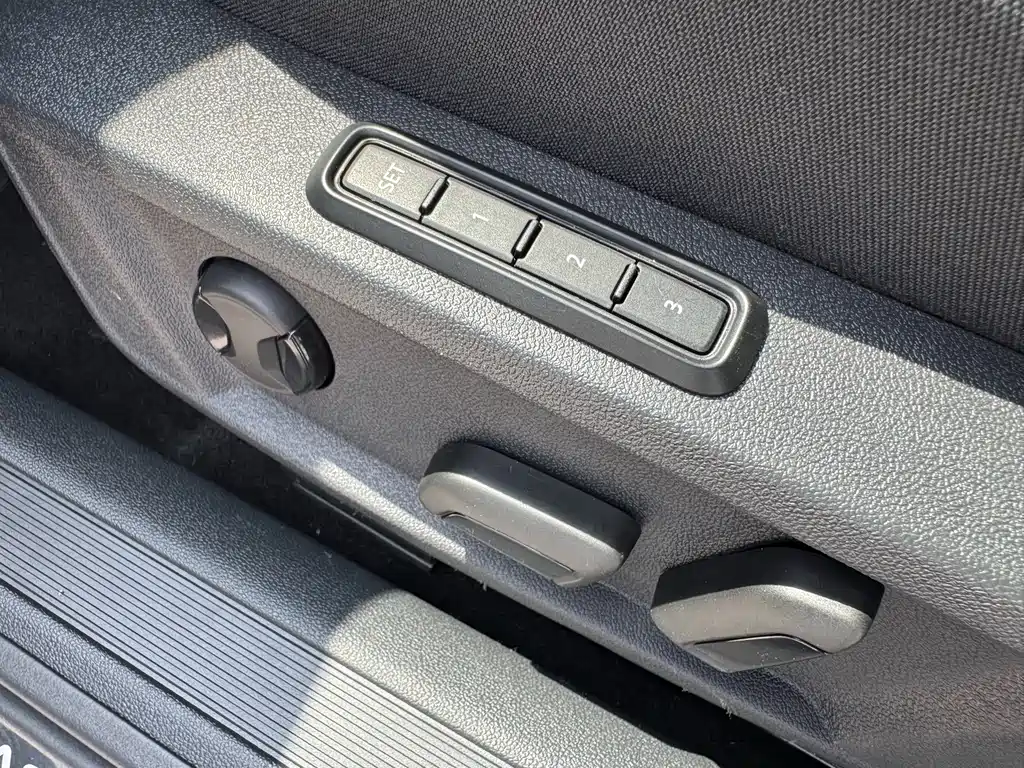 Volkswagen Passat 2024 — фото 25