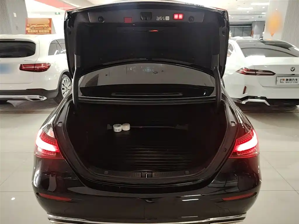 Mercedes-Benz E-Class 2023 — фото 19