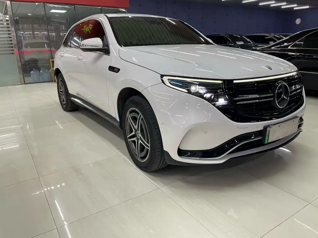 Mercedes-Benz EQC 2020 — фото 6