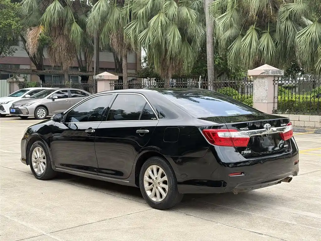 Toyota Camry 2014 — фото 9